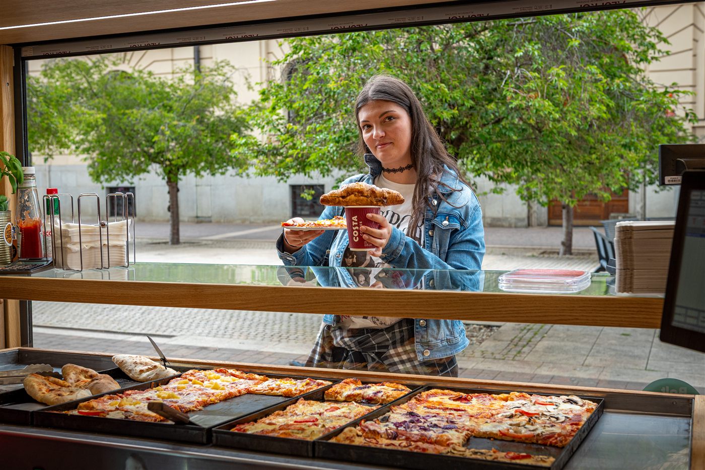 Výdejní okénko Pizza Jack Lannova třída